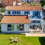 بيت للعطل House Nino بولا