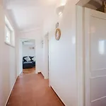 بيت للعطل House Nino بولا