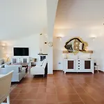 House Nino بيت للعطل *