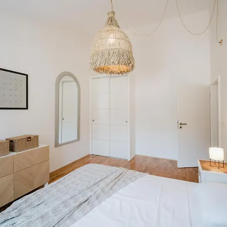 House Nino Pula